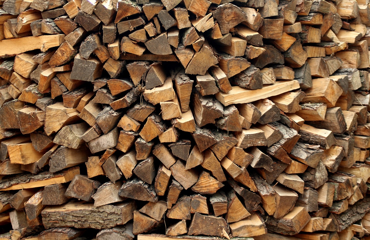 Ile kosztuje drewno na opał, węgiel, brykiet…?
